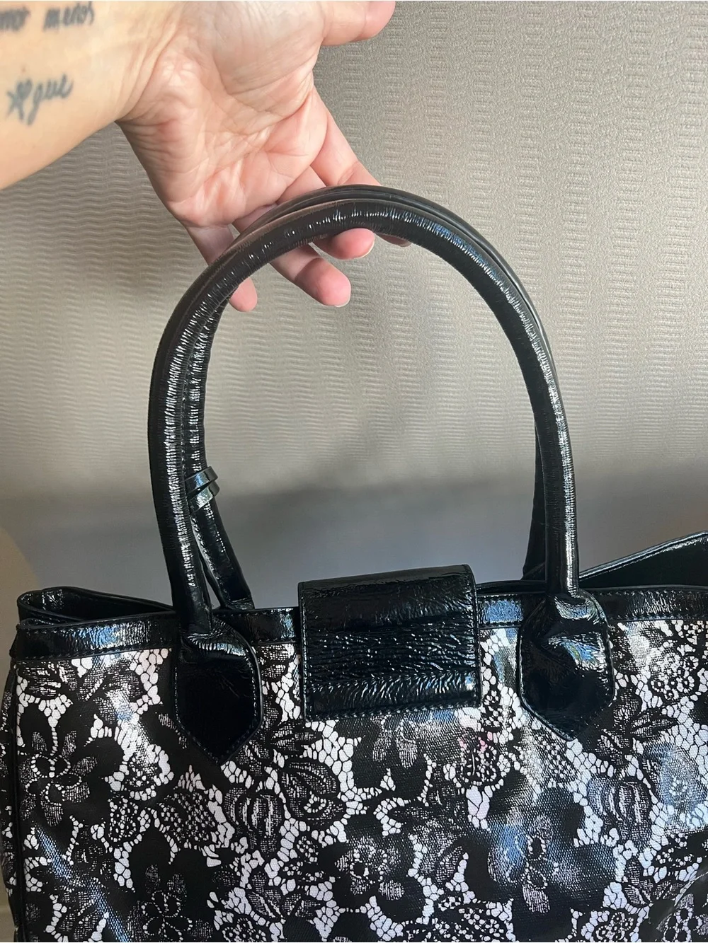 Betsey Johnson Black White Lace Print Tote Bag Gold Lock Tassel Horseshoe Charm